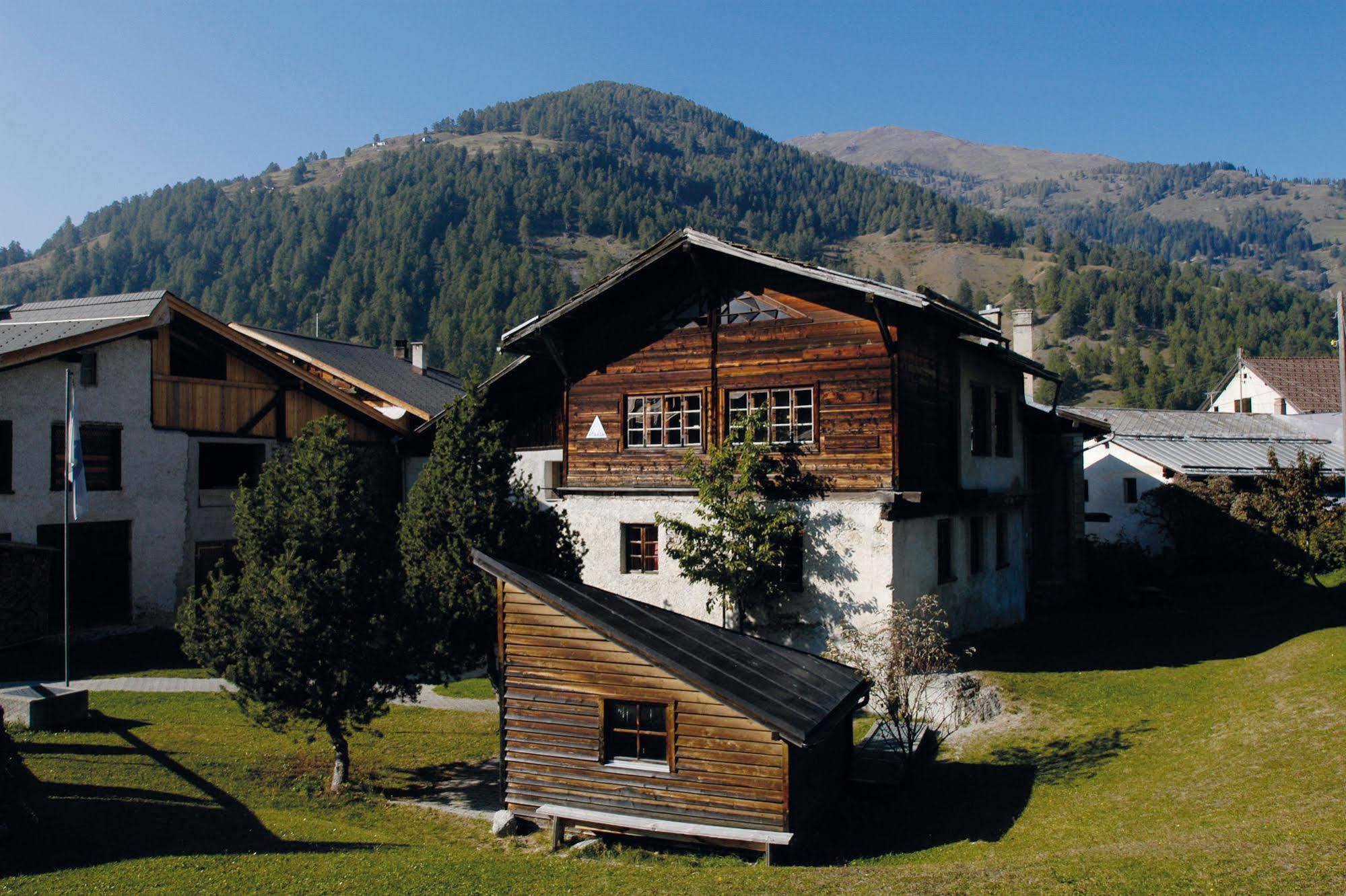 Sta-Maria Youth Hostel Santa Maria Val Muestair Esterno foto
