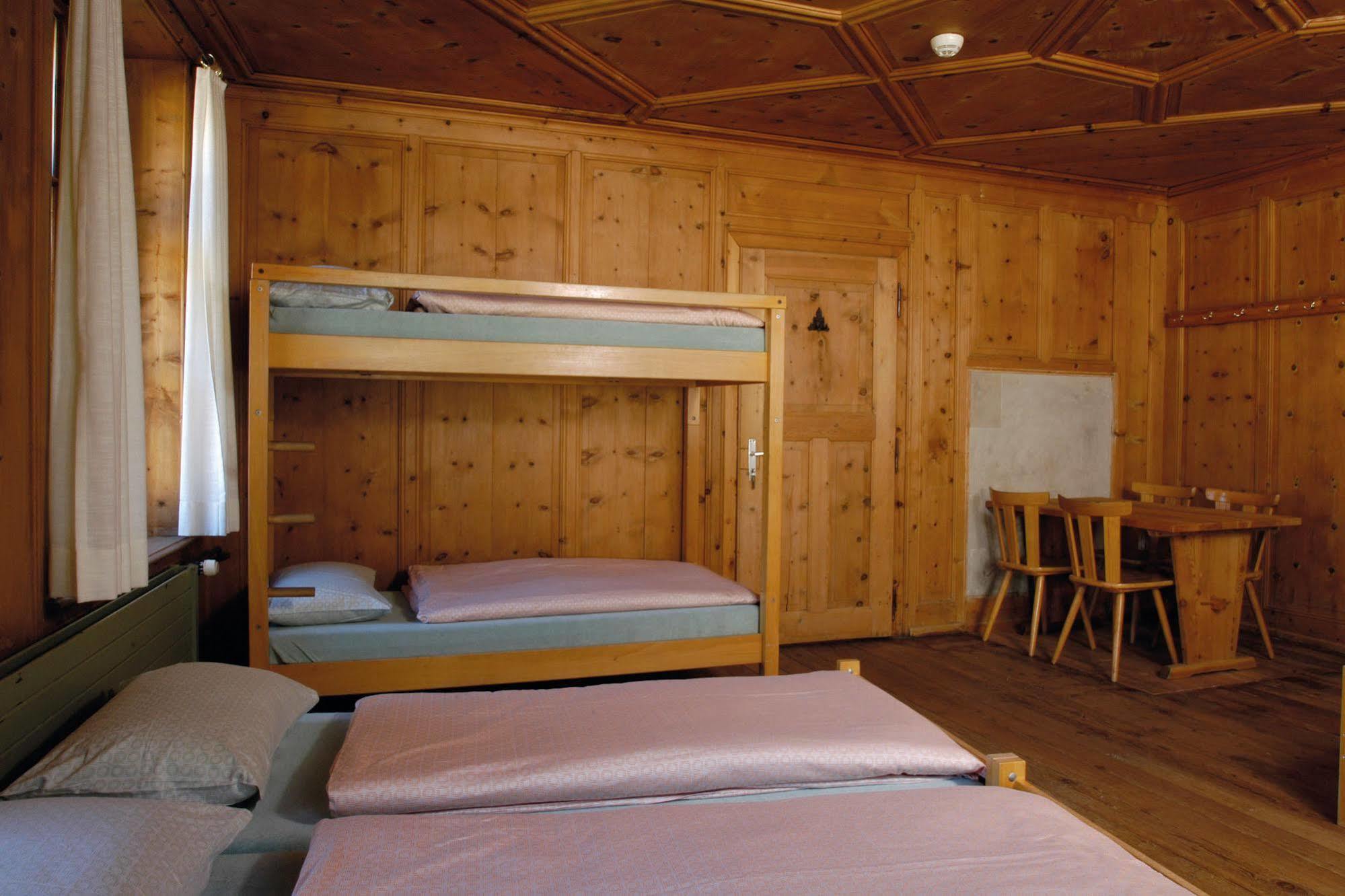 Sta-Maria Youth Hostel Santa Maria Val Muestair Esterno foto